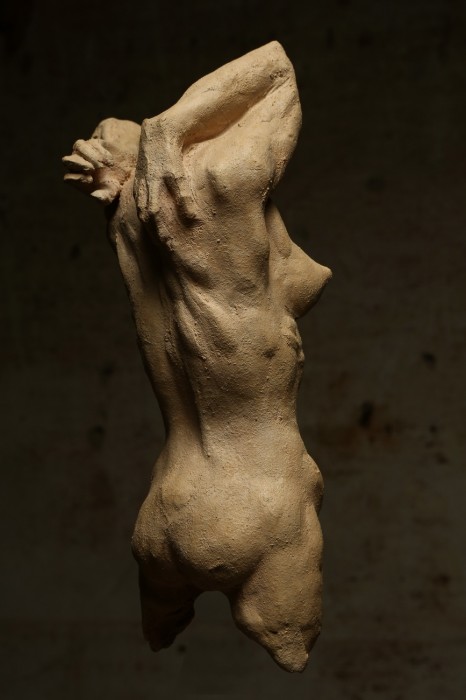 Torso femminile giallo